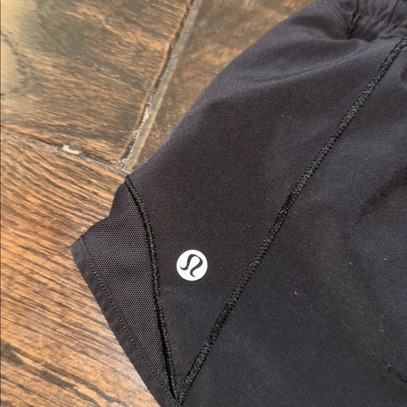 lululemon athletica Black Women's Athletic Shorts size 6 - Picture 5 of 7
